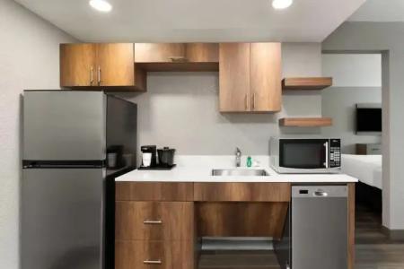 La Quinta Inn & Suites by Wyndham Ft Lauderdale Cypress Cr - 24