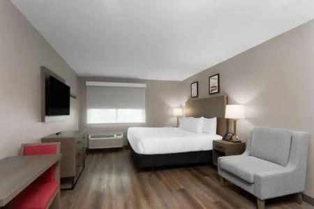 La Quinta Inn & Suites by Wyndham Ft Lauderdale Cypress Cr - 11