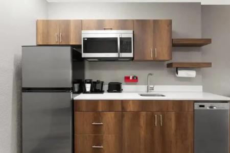 La Quinta Inn & Suites by Wyndham Ft Lauderdale Cypress Cr - 18