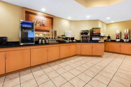 La Quinta by Wyndham Fort Lauderdale Pompano Beach - 18