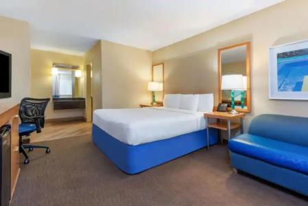 La Quinta Inn by Wyndham Ft. Lauderdale Northeast - 25