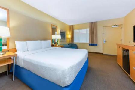 La Quinta Inn by Wyndham Ft. Lauderdale Northeast - 4