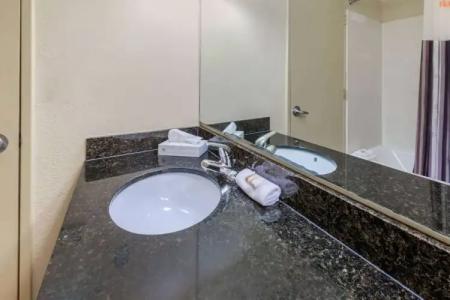 La Quinta Inn by Wyndham Ft. Lauderdale Northeast - 33