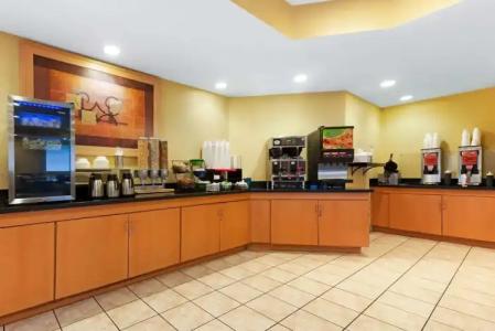 La Quinta by Wyndham Fort Lauderdale Pompano Beach - 17