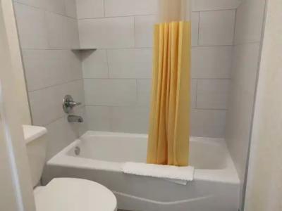 Red Carpet Inn Airport Fort Lauderdale - 17