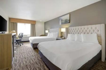 Best Western PLUS Peppertree Airport Inn - 42