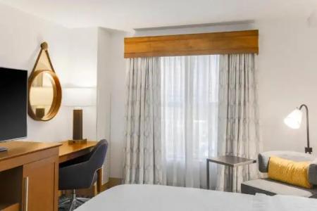 Hampton Inn & Suites Austin-Downtown/Convention Center - 53