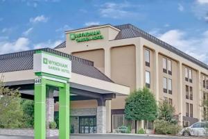 Wyndham Garden Executive Park Hotel