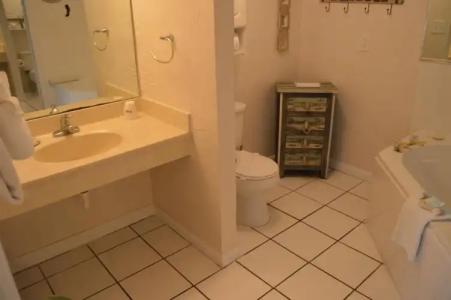 Fountain Beach Resort - 8