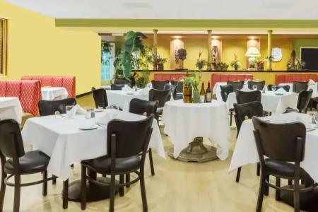 Uptown Oasis San Jose Airport - 24