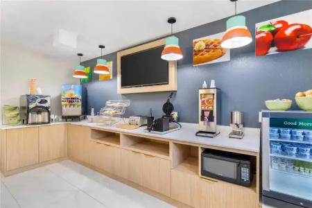 Microtel Inn & Suites by Wyndham - 11