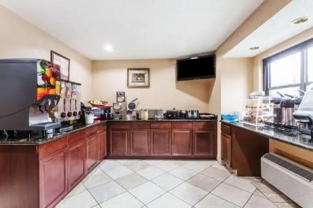Microtel Inn by Wyndham Knoxville - 10