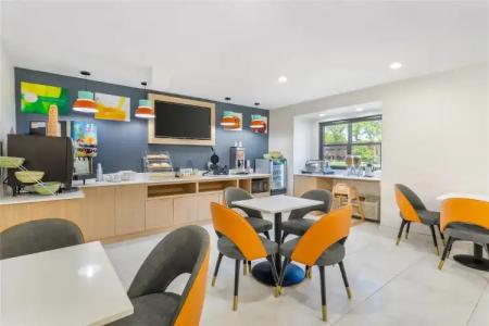 Microtel Inn & Suites by Wyndham - 20