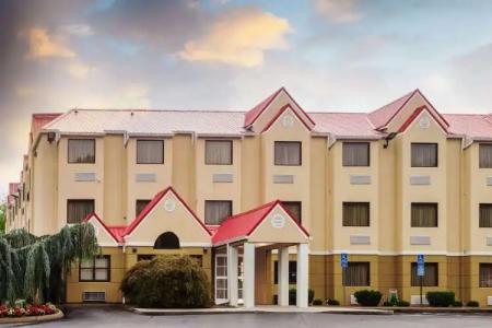 Microtel Inn by Wyndham Knoxville - 0