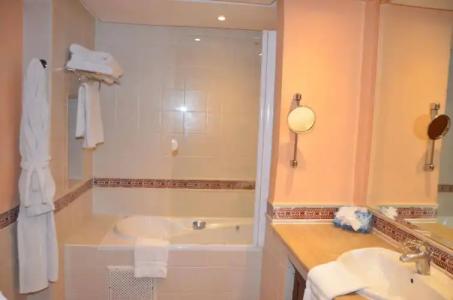 Palais Des Roses Hôtel & Thalasso - 34