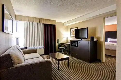 Best Western Plus Toronto North York & Suites - 17