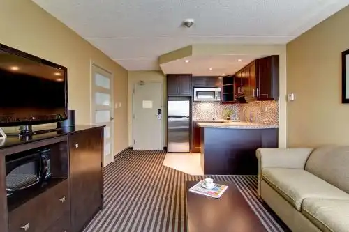 Best Western Plus Toronto North York & Suites - 13
