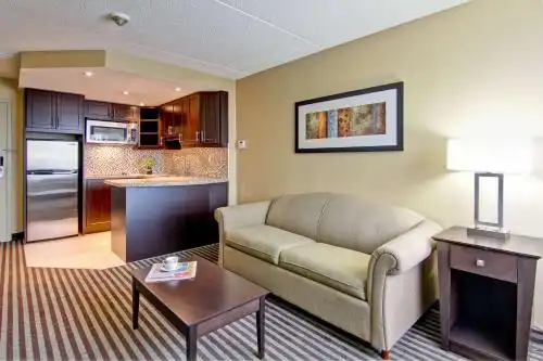 Best Western Plus Toronto North York & Suites - 16