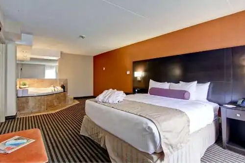 Best Western Plus Toronto North York & Suites - 11