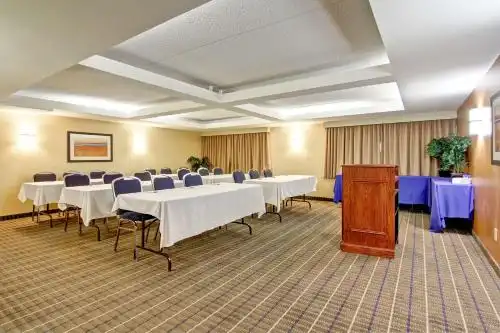 Best Western Plus Toronto North York & Suites - 28