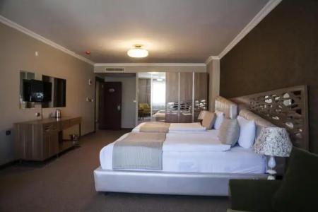 Royal Milano - 3