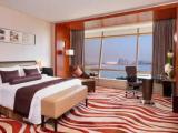 1 King Club Lounge Access River Vw