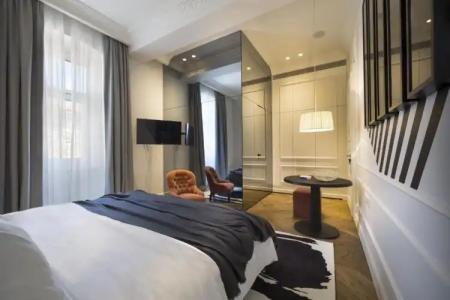 Deluxe Studio G 12 - 29