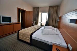 Laa Hotel, Lun
