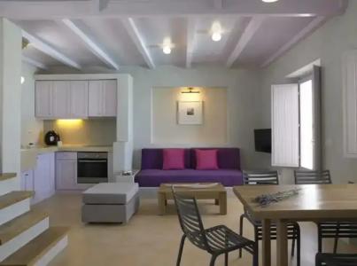 Voreina Gallery Suites - 5