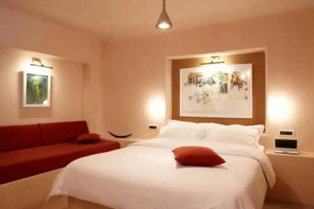 Voreina Gallery Suites - 70