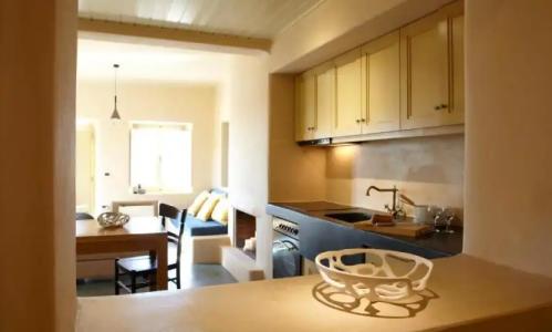 Voreina Gallery Suites - 90