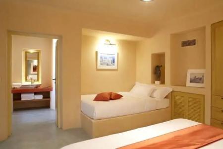 Voreina Gallery Suites - 94