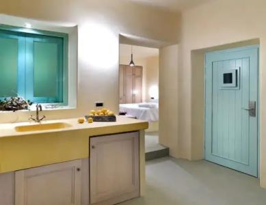 Voreina Gallery Suites - 34