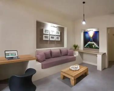 Voreina Gallery Suites - 11