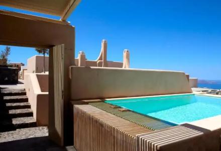 Voreina Gallery Suites - 16