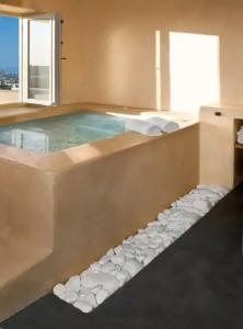 Voreina Gallery Suites - 41