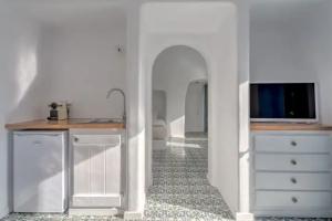 Luna Santorini Suites, Pirgos