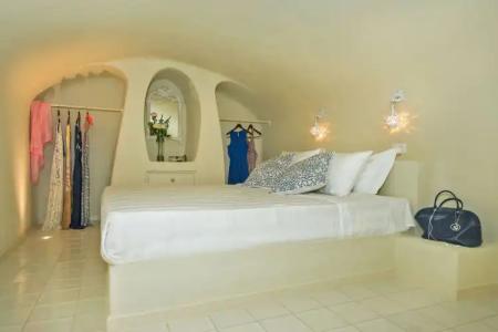 Luna Santorini Suites - 3
