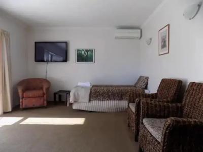 Garden City Motel - 64