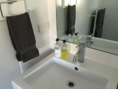 Airport Delta Motel - 6