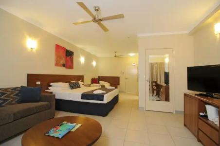 Cairns Queenslander & Apartments - 2