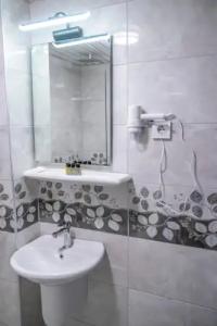 Mustis Royal Plaza - 8