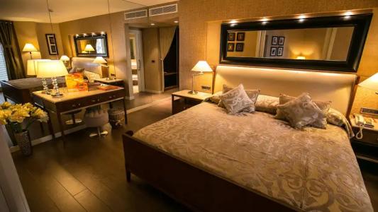 Elegances International - 125