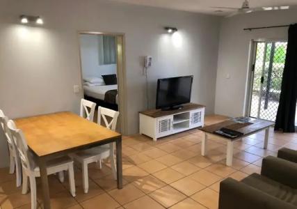 Cairns Reef Apartments & Motel - 17
