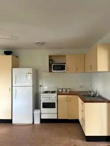 Coral Reef Apartments - 28