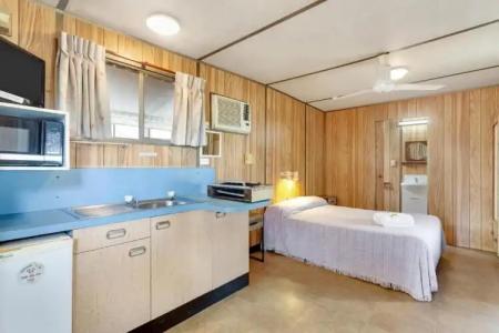 First City Caravilla - 47