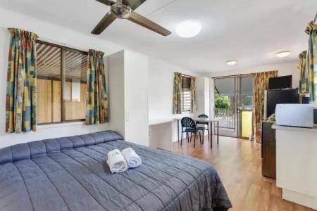 First City Caravilla - 30