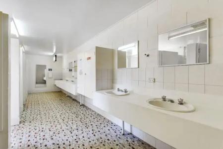 First City Caravilla - 7