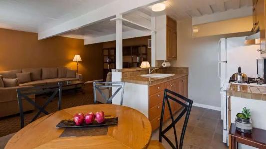 Best Western Plus - 77