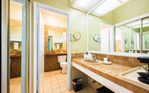 Best Western Plus - 10